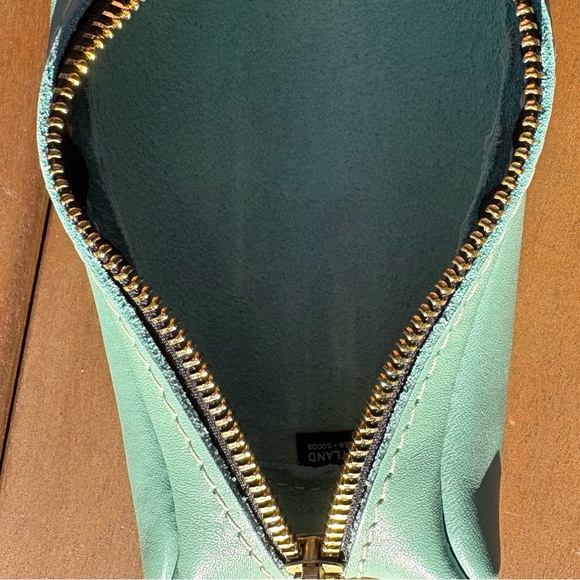 PORTLAND LEATHER Ballpark Pouch in MINT - Picture 8 of 8